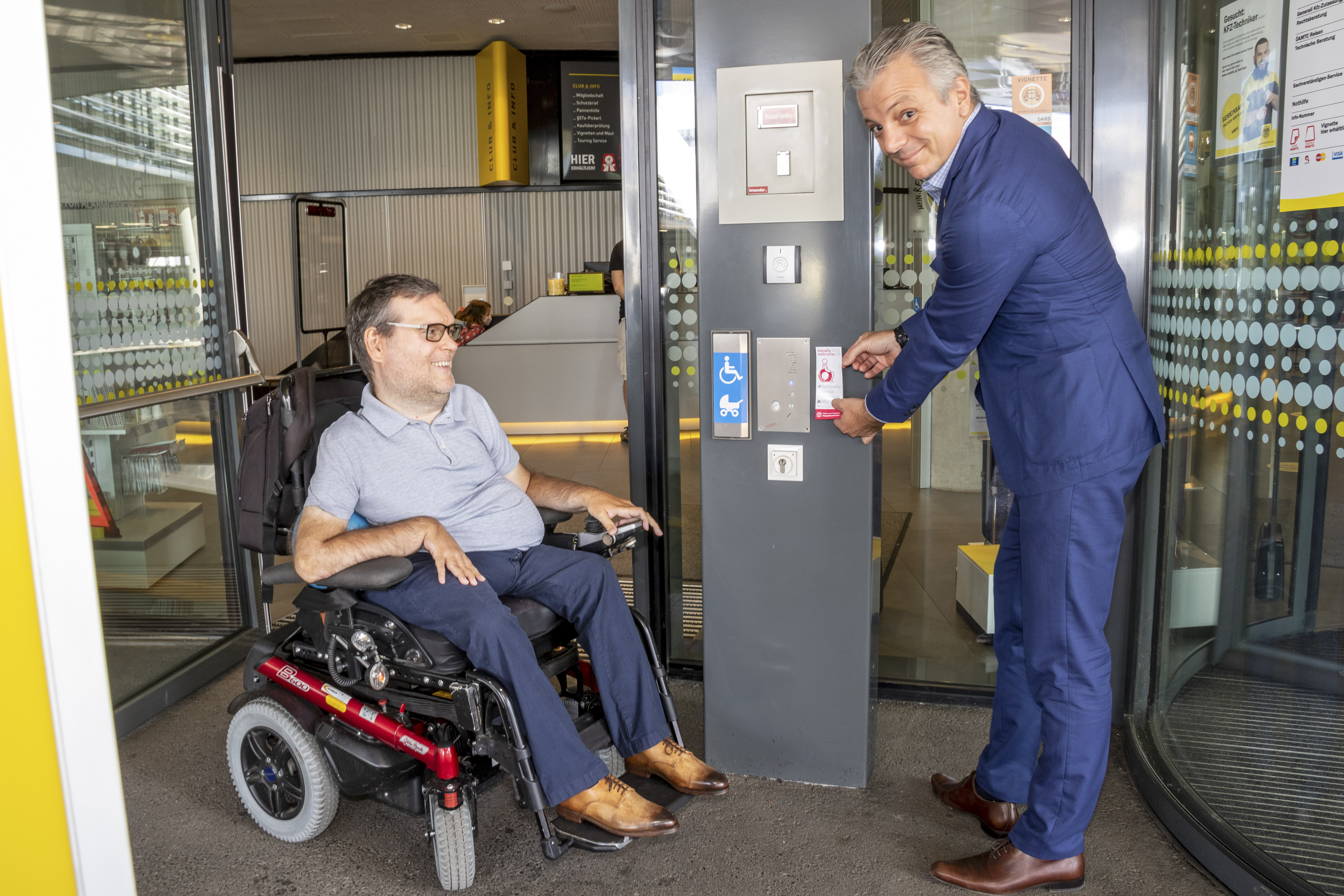 Michael Sicher mir Oliver Schmerold am ÖAMTC Stützpunkt Erdberg